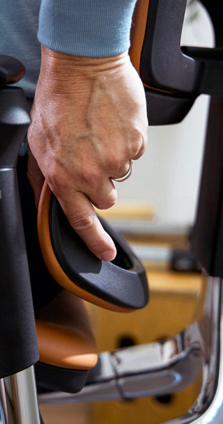 Man touching the DVL of an X4 office chair